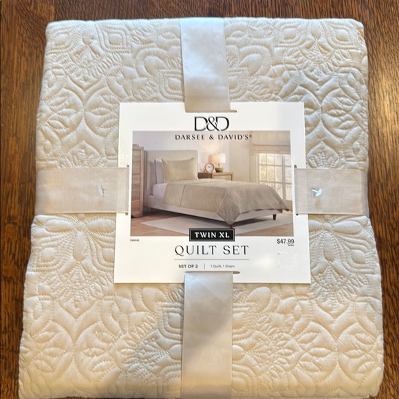 Cream Quilted Bedding Set with Elegant Textured Design - size XL Twin - Picture 2 of 4